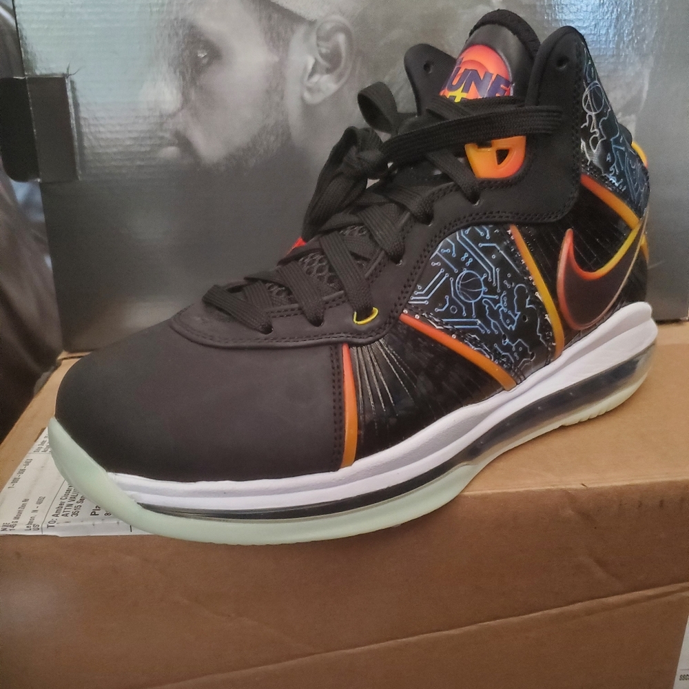 Lebron 8 Soace Jam 2021